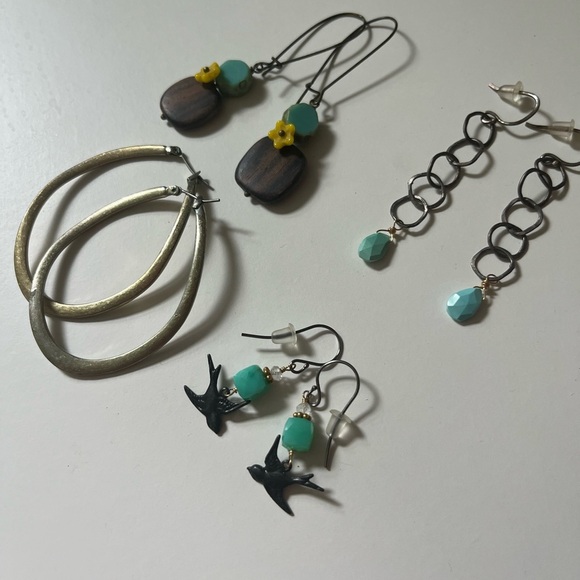 Lot of 4 Pairs of Earrings - Picture 2 of 2